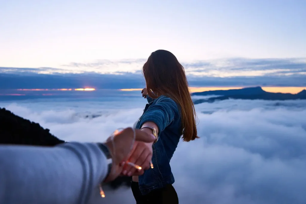 couple travel romance mountain sunrise